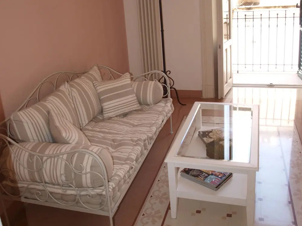 AG HOME ADRAGNA