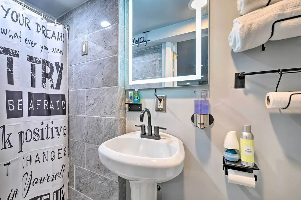 Stylish DC Studio ~ 5 Mi to National Mall!