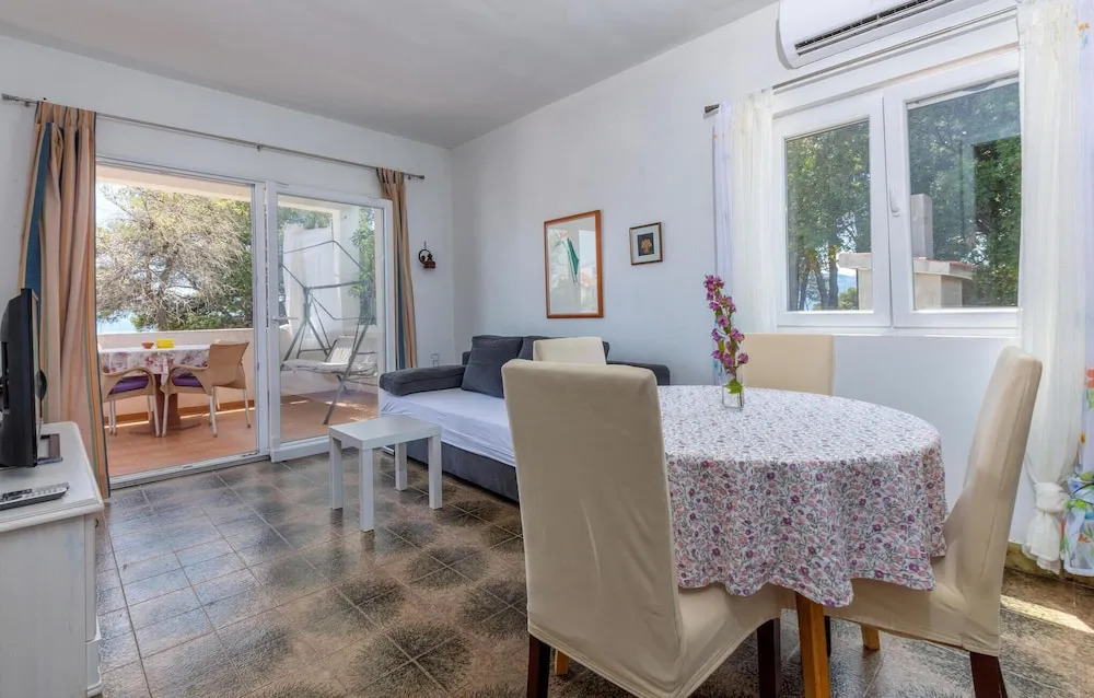 Two-Bedroom Holiday Home In Sucuraj
