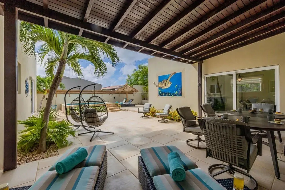 3BR 2BA Near Eagle Beach w Private Pool