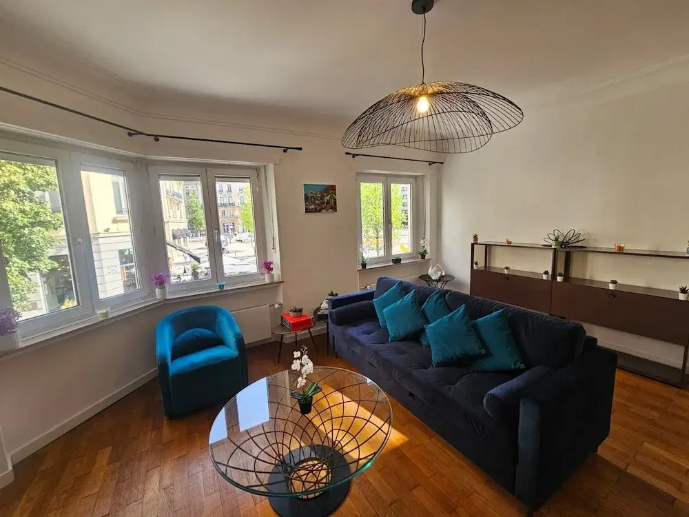 Ideal city stay 1BR near train station