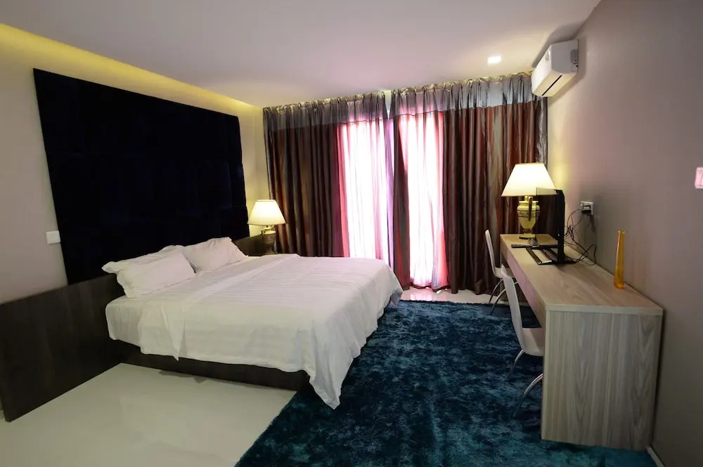 The Palm Suites