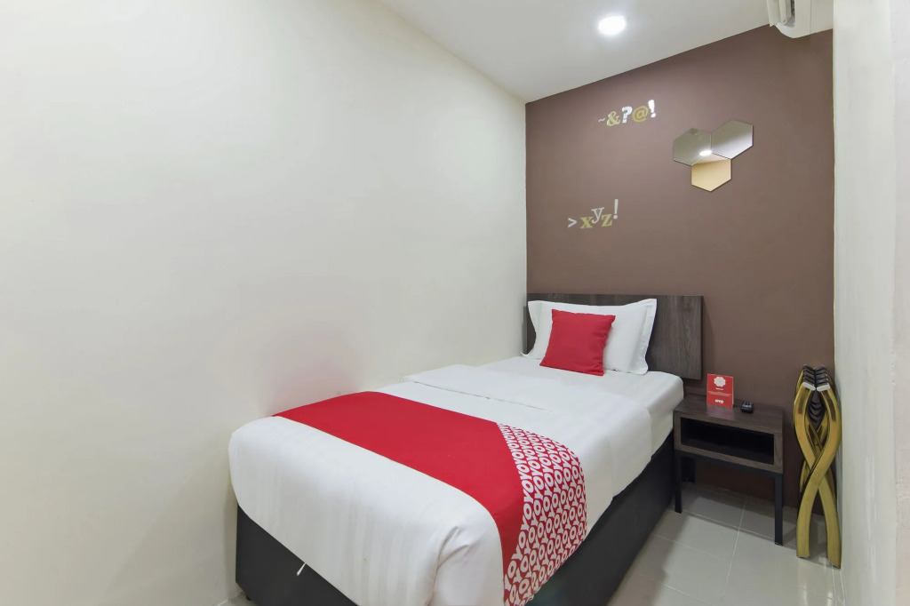 Super OYO 326 Tc Hotel