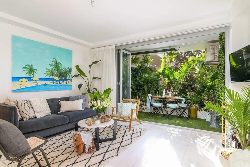 Mitch & Mark of The Block - 2 Bdrm Apt North Bondi