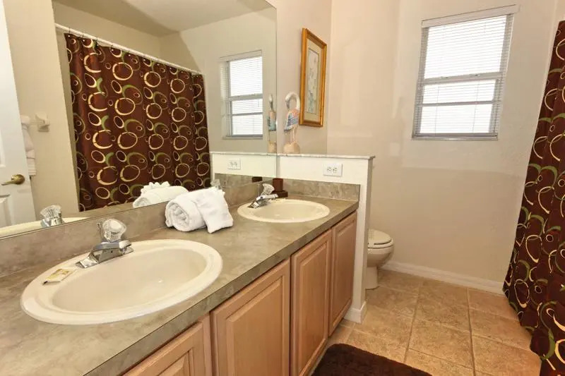 546 Windsor Place, the Abbey 5 Bedrooms, +3 Bath