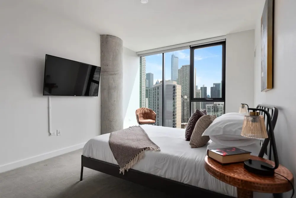 Mag Mile Retreat Stunning Views High-end 2BR