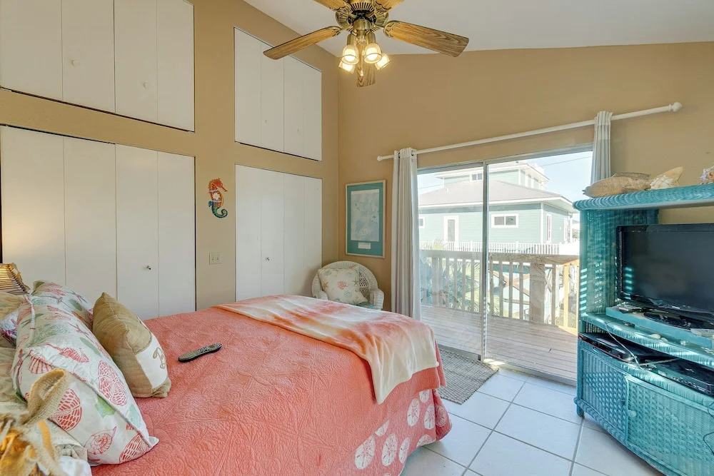 Little Gasparilla Island Paradise: Walk to Beach!