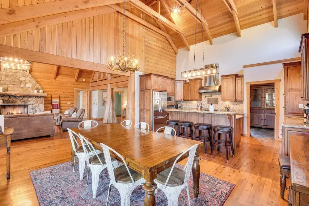 Wooded Cabin: Mtn Views, Hot Tub & 2 Decks!