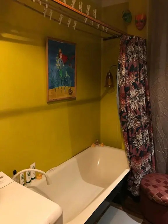 Cozy condo for up to 3 travellers, with kitchen and bath