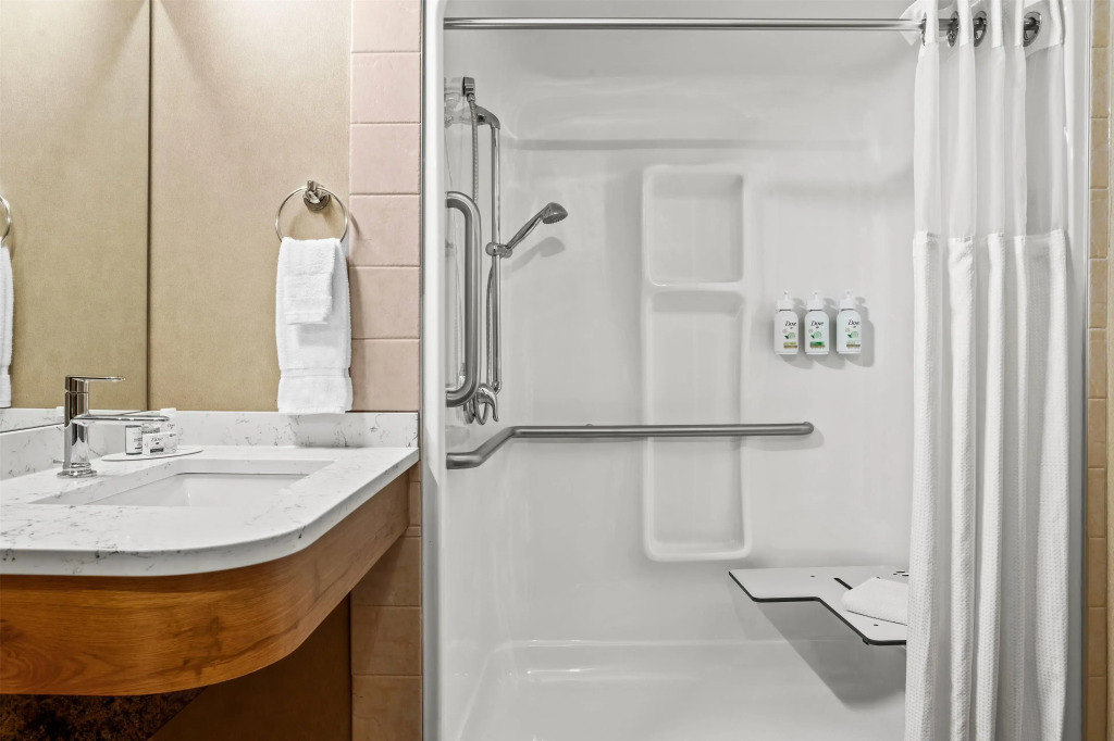 Ramada by Wyndham Drumheller Hotel & Suites