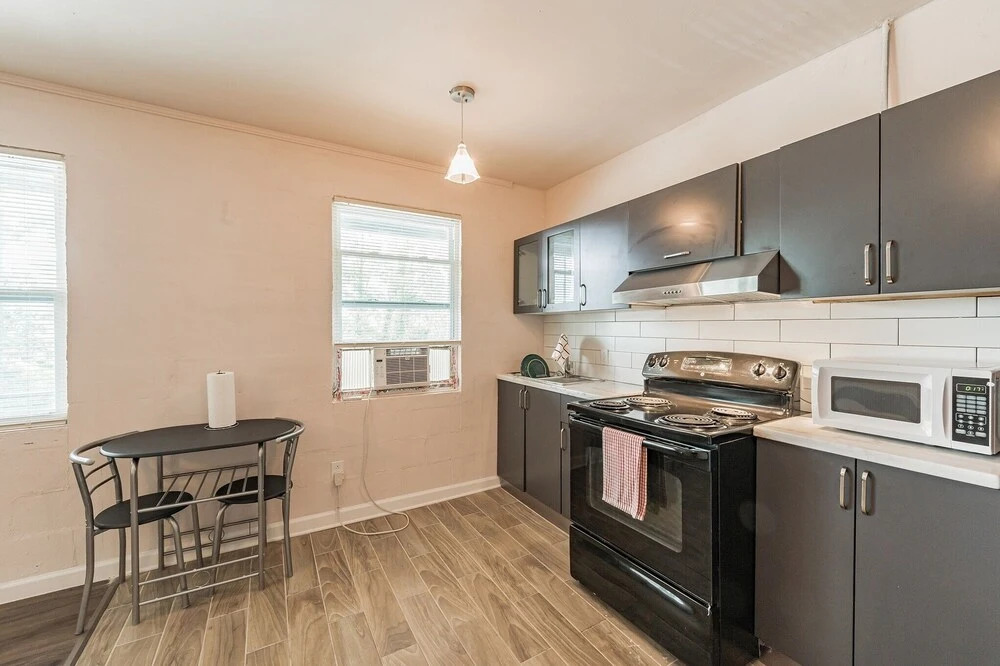 Modern Apartment Near Beautiful Historic Macon 2 Bedroom Apts by Redawning