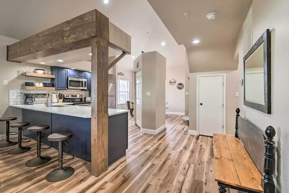 Cozy + Deluxe Branson Condo w/ Covered Balcony
