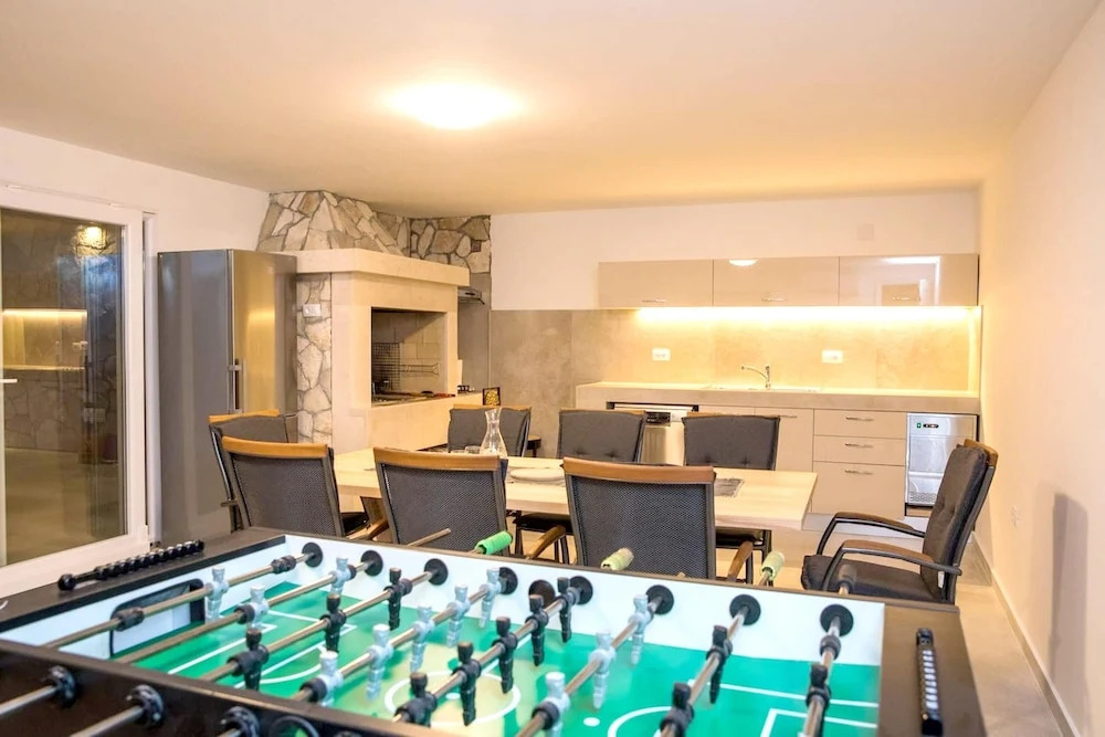 Spacious Villa with Private Pool in Dubrovnik