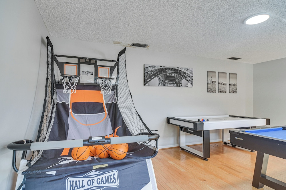 Poolside Oasis! Family Escape in Safety Harbor