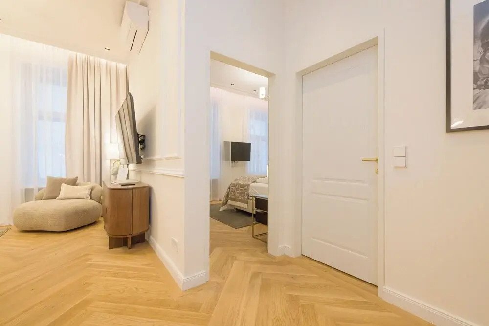 RAFAEL KAISER - Signature Apartments
