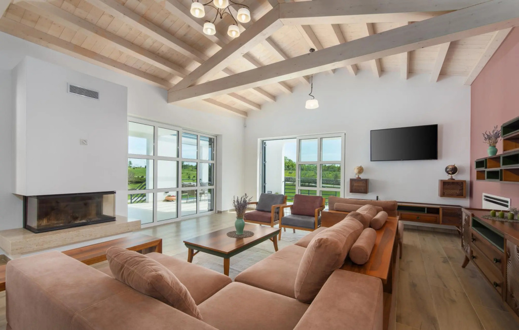 Arkaim in Filipana with 5 bedrooms and 5 bathrooms