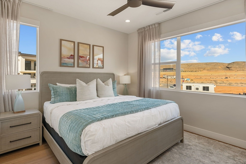 Sunset Pearl At Desert Color 8 Bedroom Townhouse