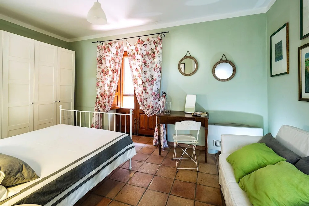 Villa La Timpa - antica e maestosa villa con jacuzzi privata con una meravigliosa vista sull'Etna e sul mare