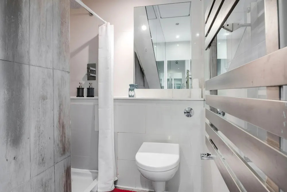 Large Studio Apartment  Central London