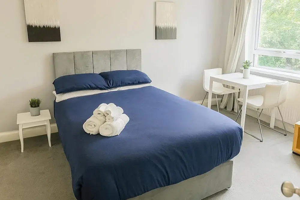 2 Bed Apartment - Sleeps 4 - Parking - Wifi