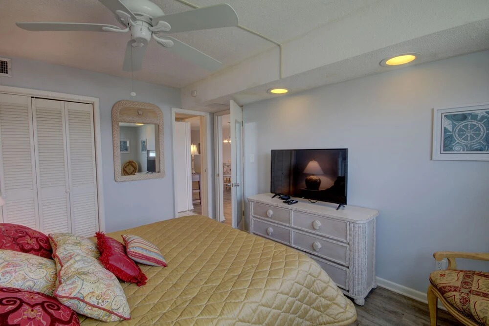 544 El Matador 1 Bedroom Condo by RedAwning