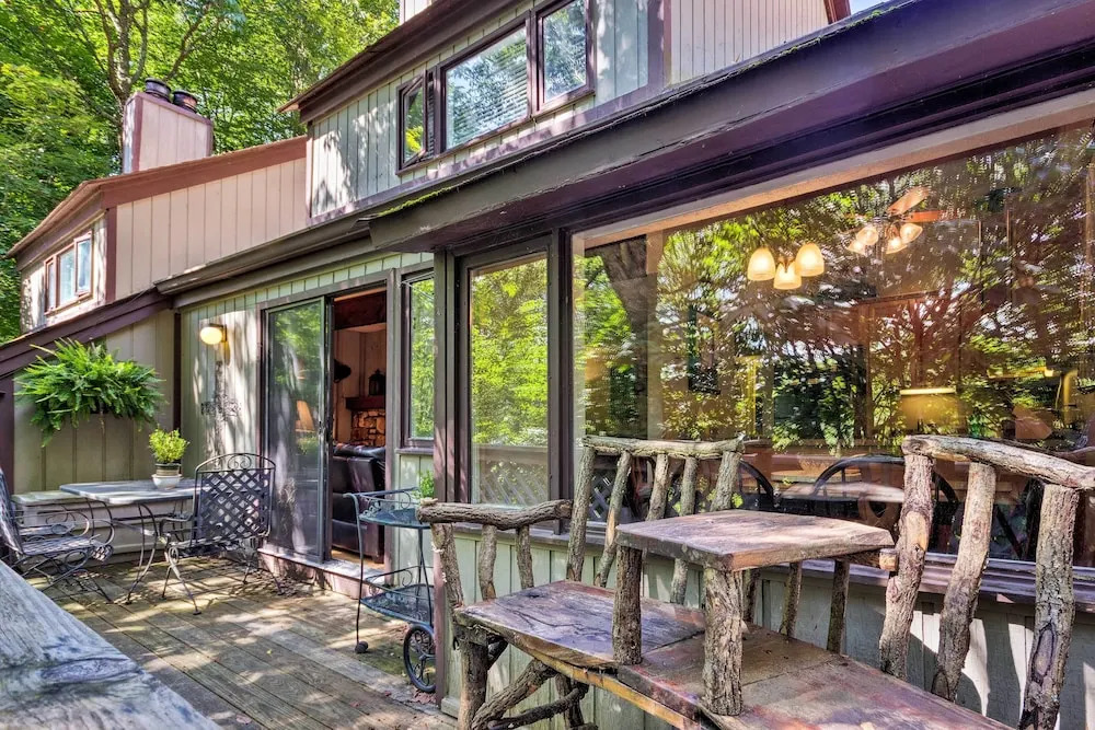 Steps to Sugar Mountain! Condo w/ Furnished Deck