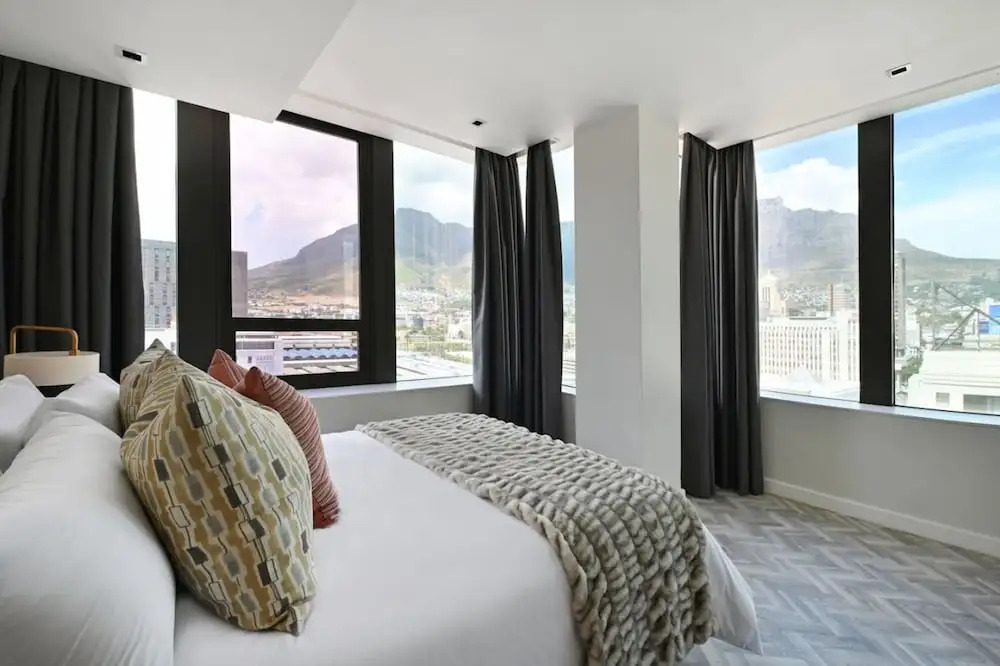 15th-floor 2-bed Panoramic City Views Modern Living
