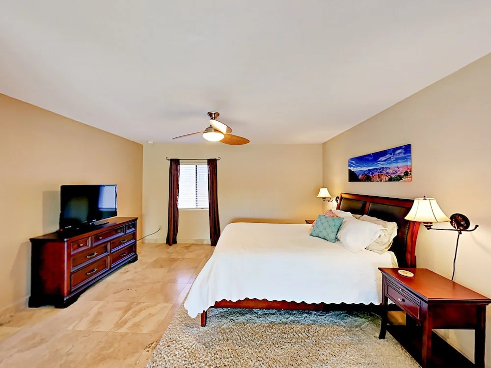 5630 E Waltann Lane Home 4 Bedrooms 2.5 Bathrooms Home