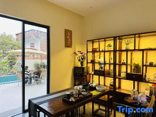 Lianhu Xingyuewan Guesthouse (Zhaoqing Qixingyan Scenic Area Branch)