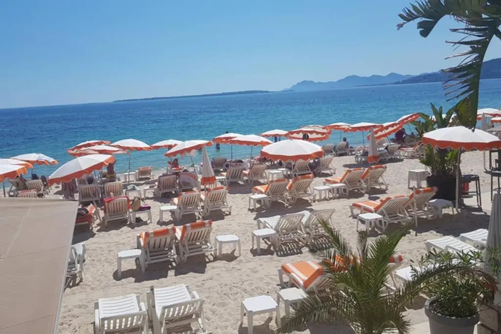 Appartement Juan-les-Pins antibes piscine et mer a 200m
