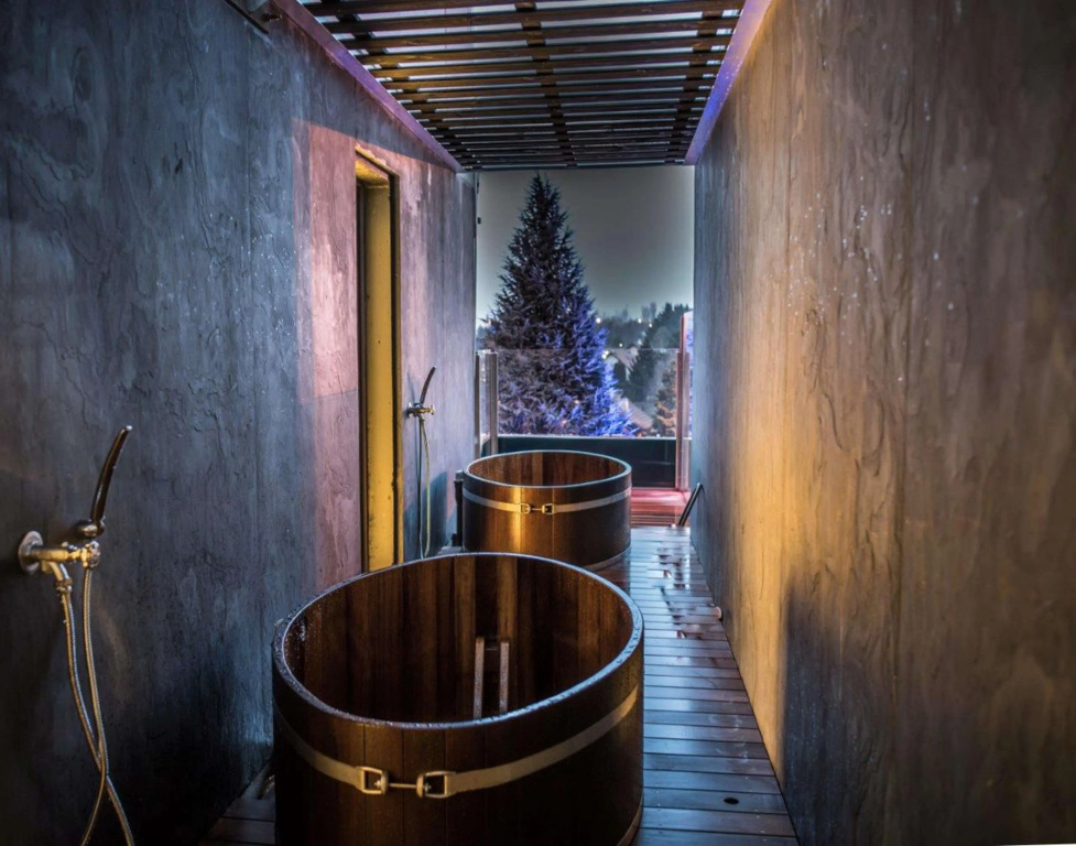 Everness Hotel & Resort