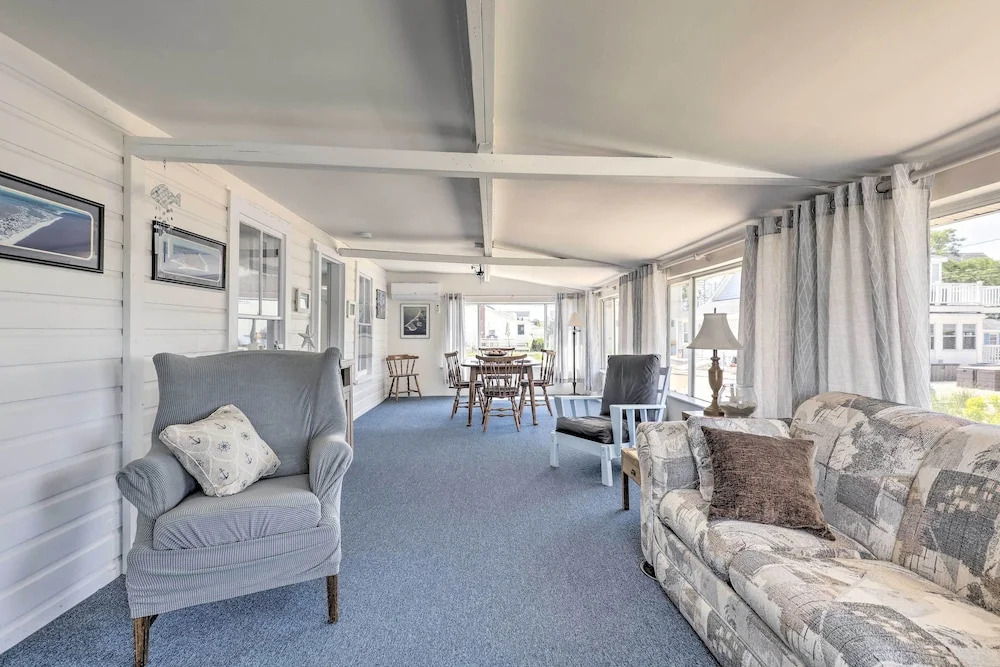 Plum Island Retreat ~ 1-block Walk to Beach!