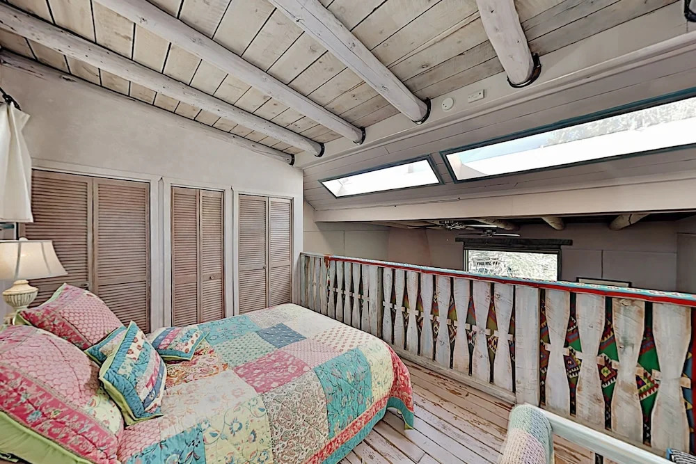 Downtown! Red Hawk By Inger Jirby - Steps To Plaza 1 Bedroom Duplex
