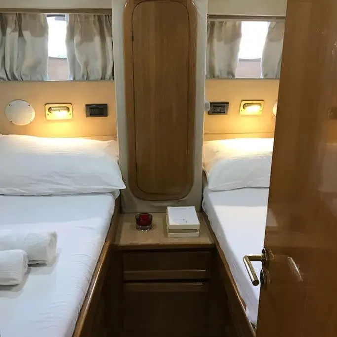 Motor yacht 45', 3 Cabins, 2 WC