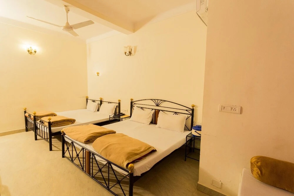 OYO 6549 Hotel Gorbandh