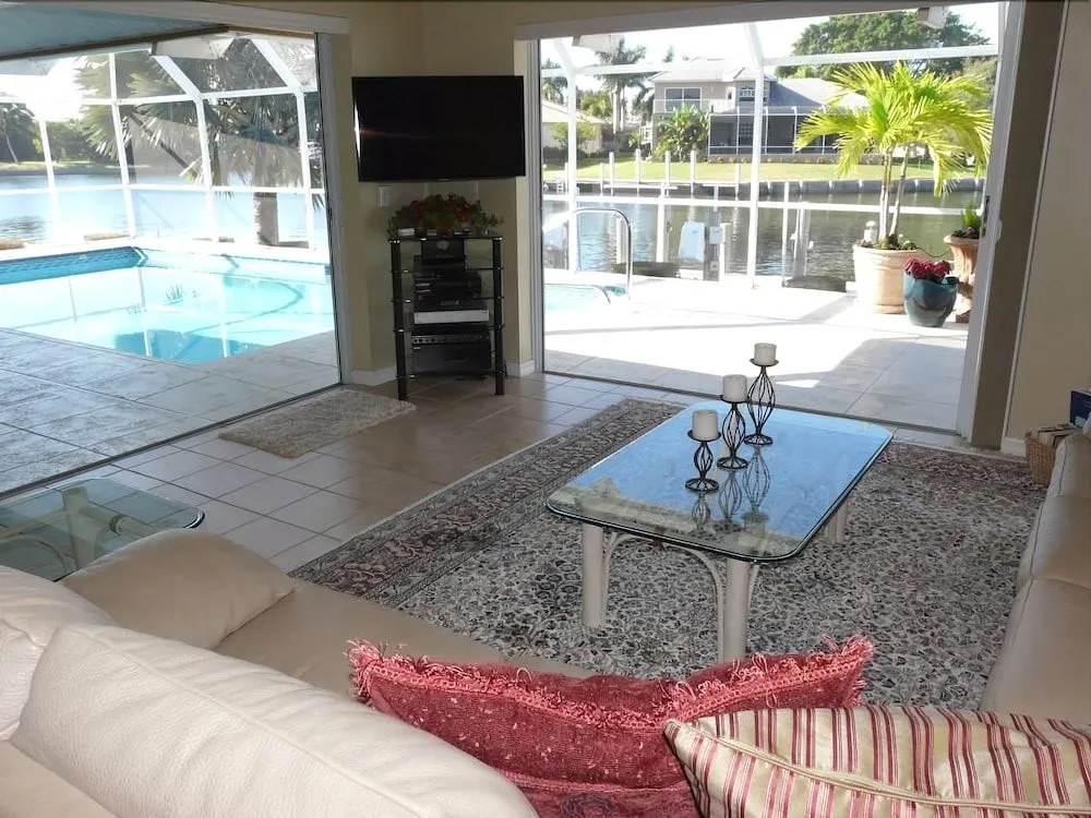 316 Edgewater Court