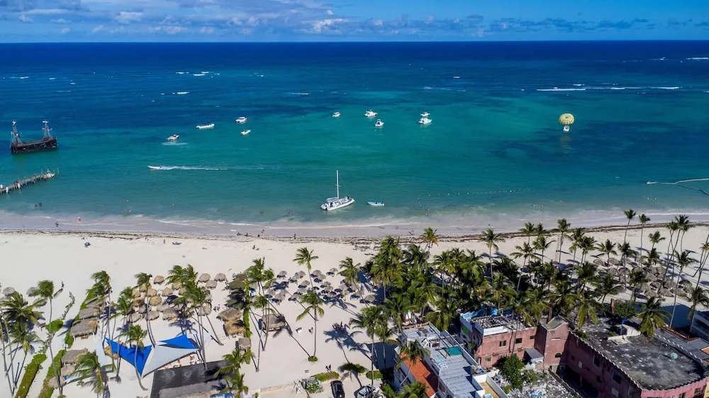 Beachfront 7BR Villa With Pool Maid Los Corales