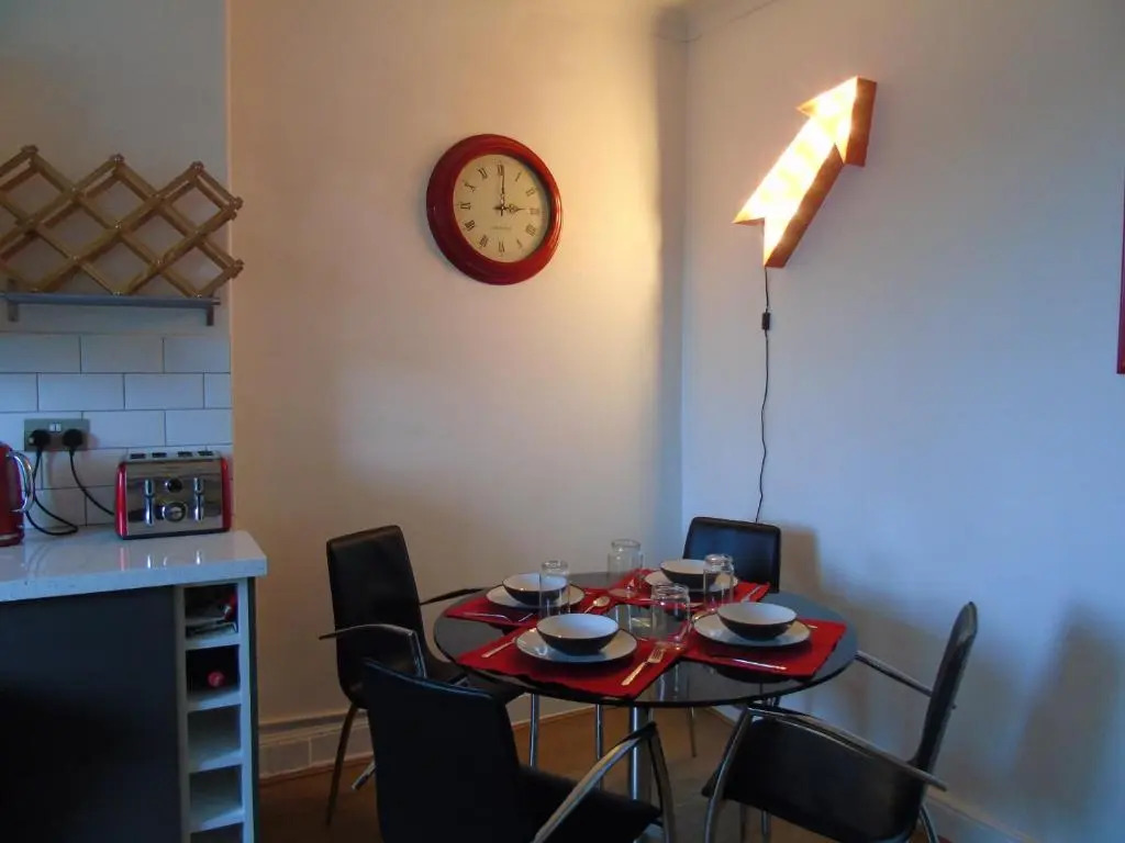 Snug - Krayr Apartment