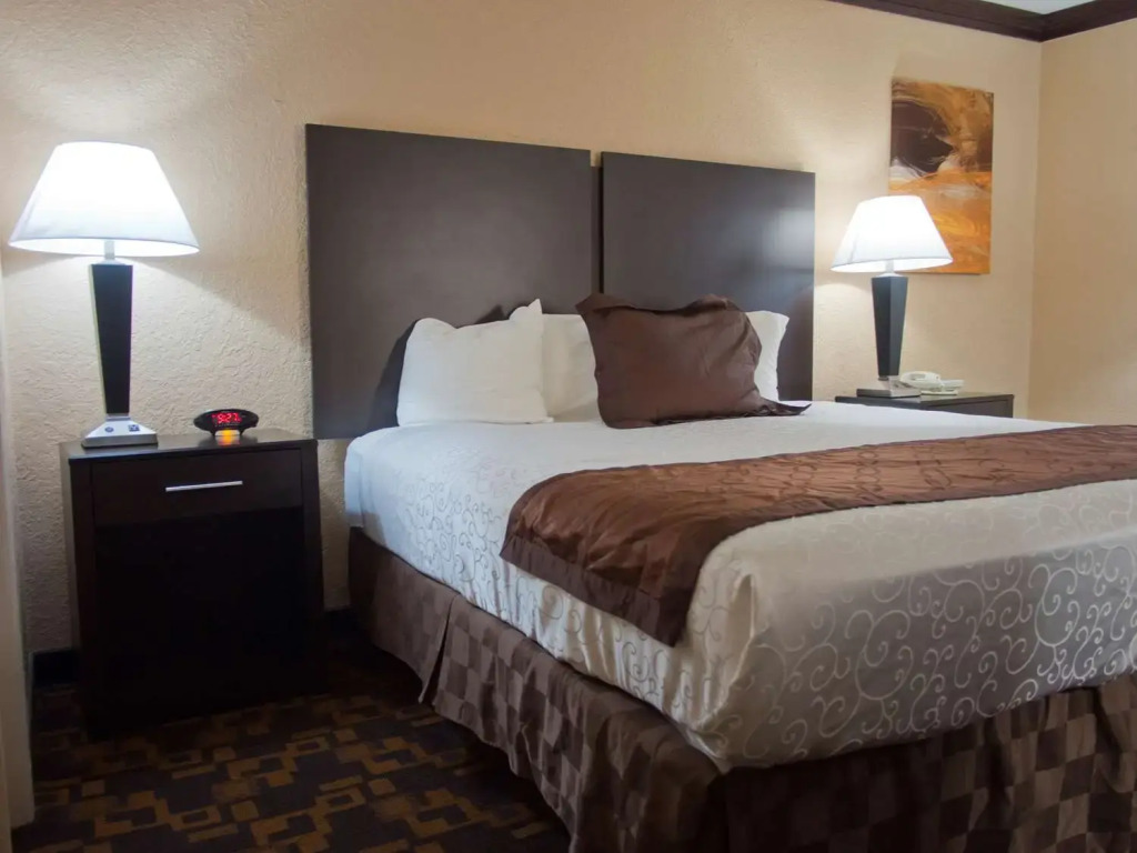 Best Western Cantebury Inn & Suites