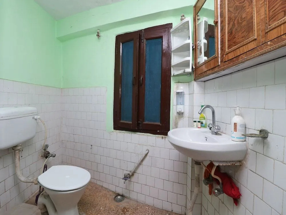 OYO 14125 Home Hill View 2BHK Clock Tower