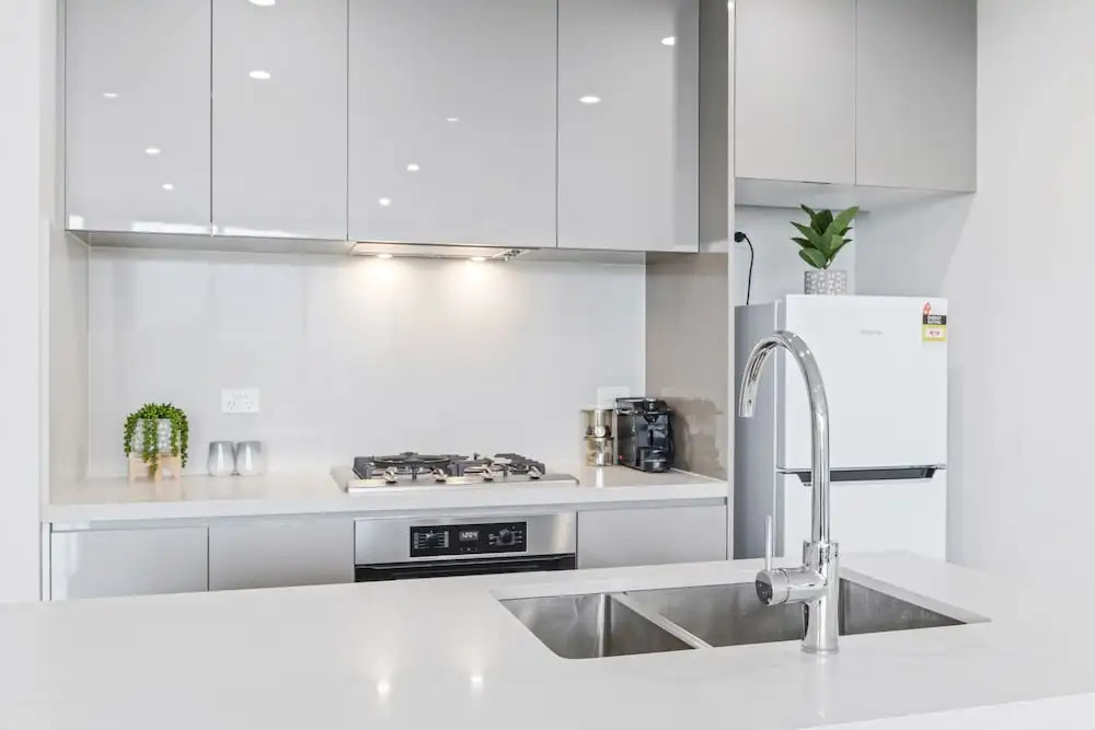 HomeHotel-Ultra Luxury 2 Bedroom next to Mall & Train