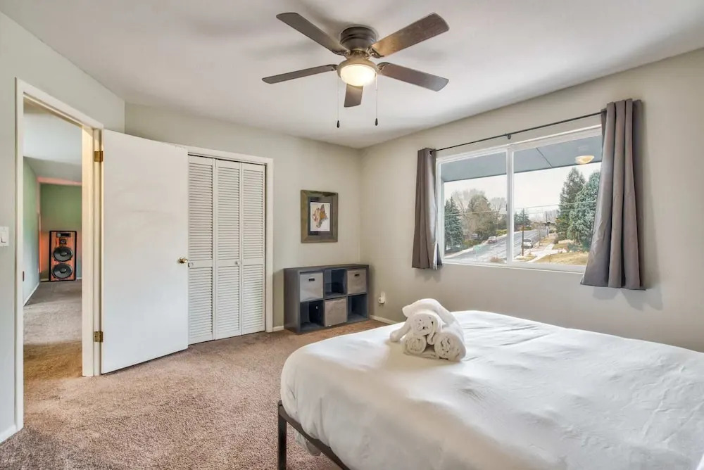 2brclose To Hiking & Garden of Godsbose Surround Sound Pet-friendly