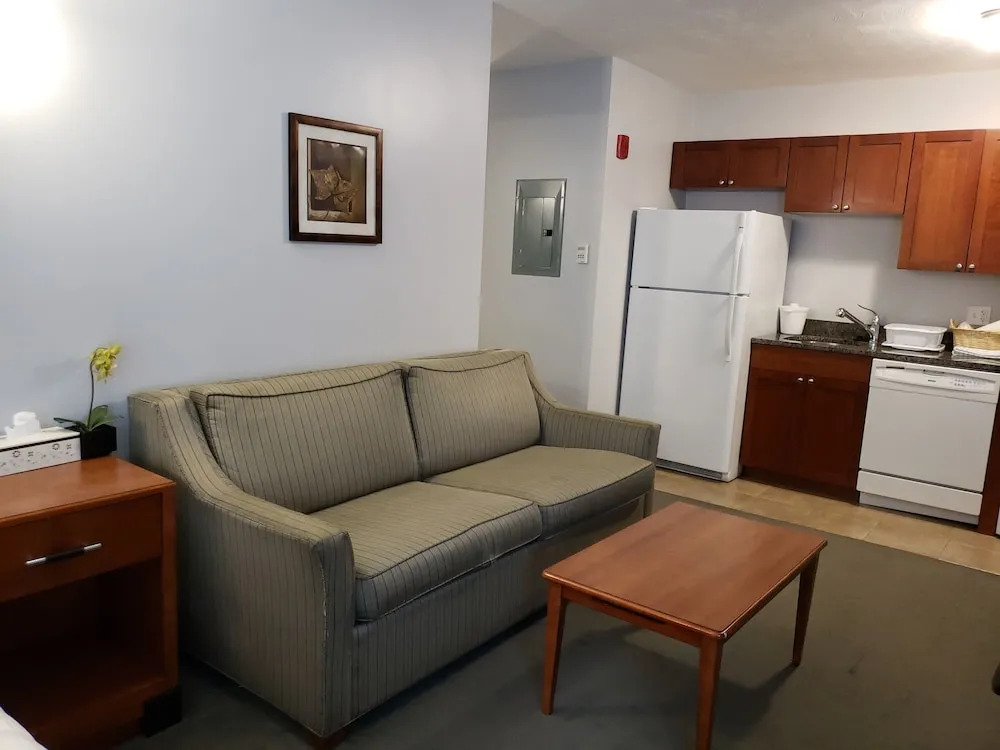 Crescent Suites Hotel