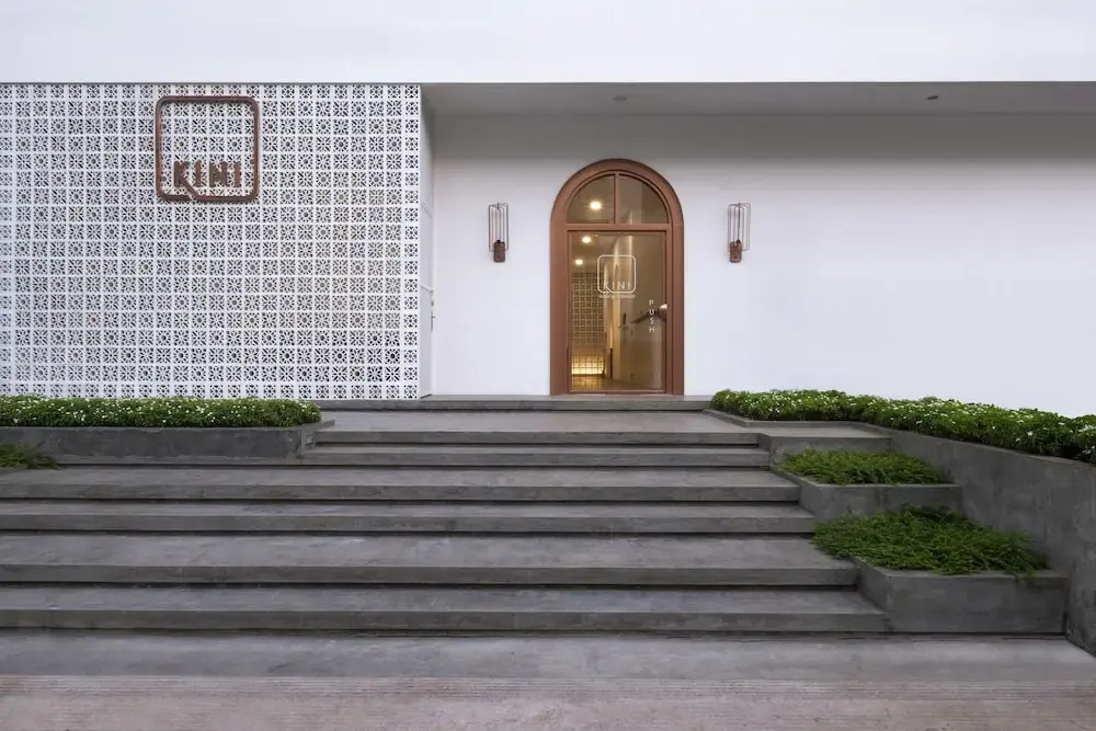 KINI Luxury Capsule - Hostel