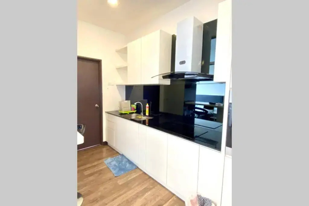 Landmark Residence 2, GreenView, Less Noise, Free WiFi with TvBox, Free Parking, Near Kajang, Cheras, C180, MRT