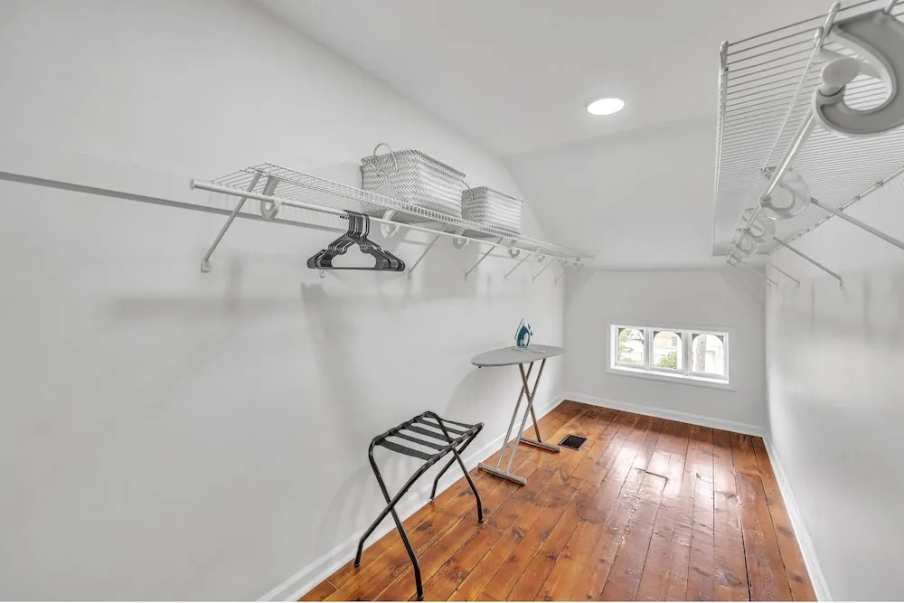 2 King/3 Bath, Toddler Friendly, Free Parking/laundry 2 Bedroom Duplex by Redawning
