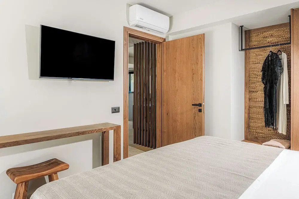 Lakka Suites