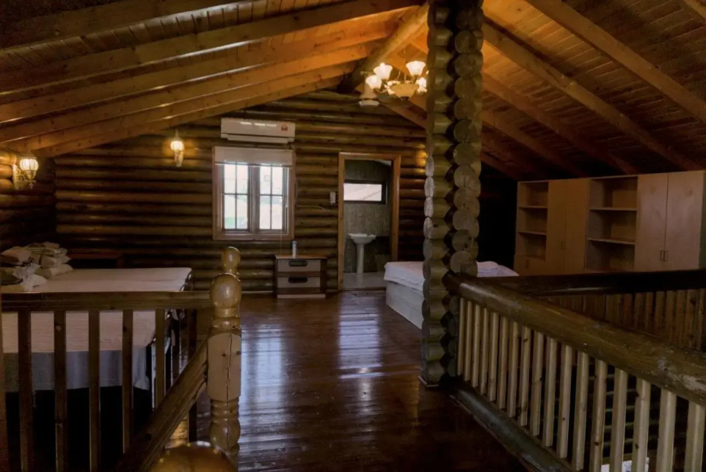 Log Cabin House