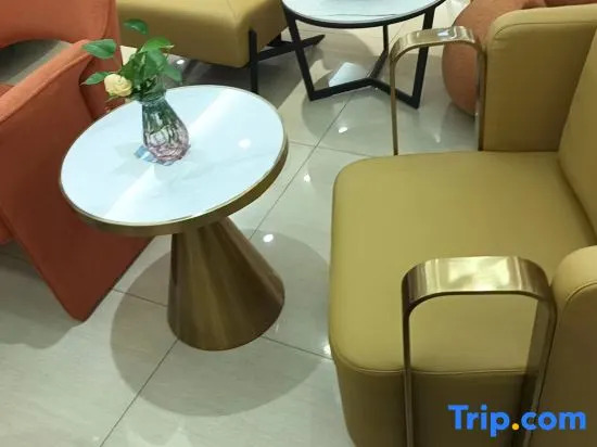 Xiamen Three Travelers E-sports Apartment (Xiamen North Railway Station)