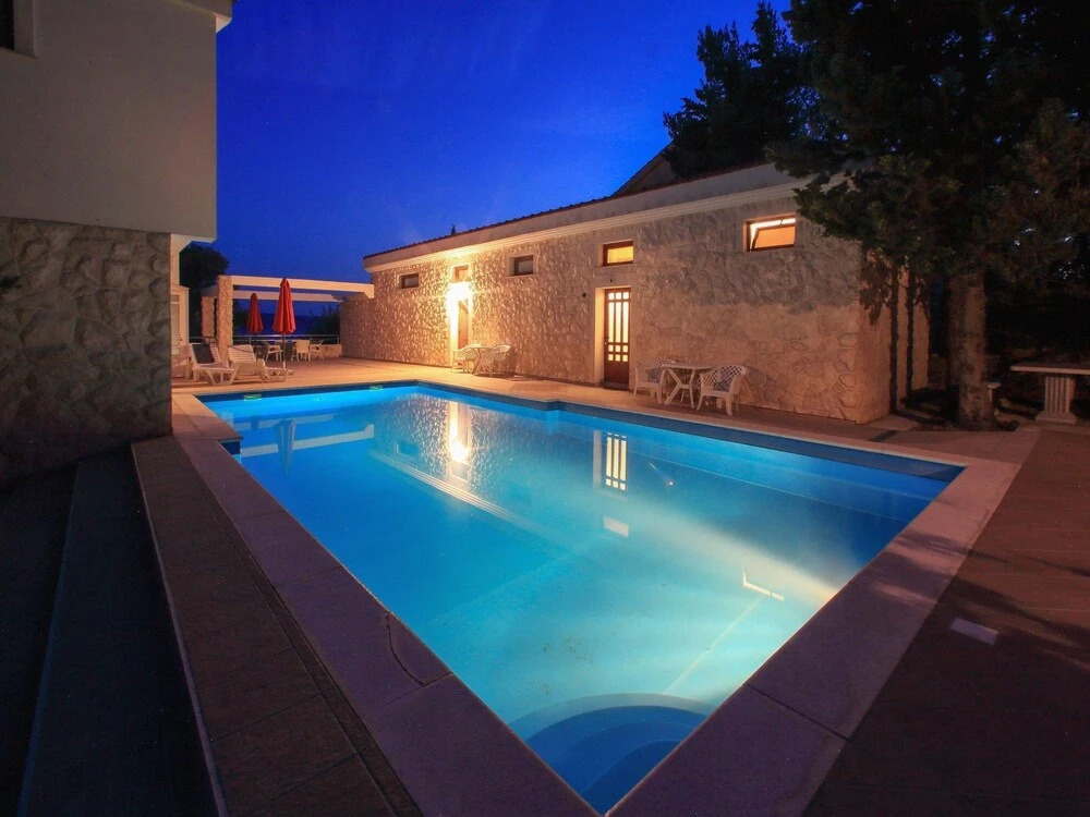 Lovely Apartment With Great sea View Terrace, Shared Pool, Directly on the Beach